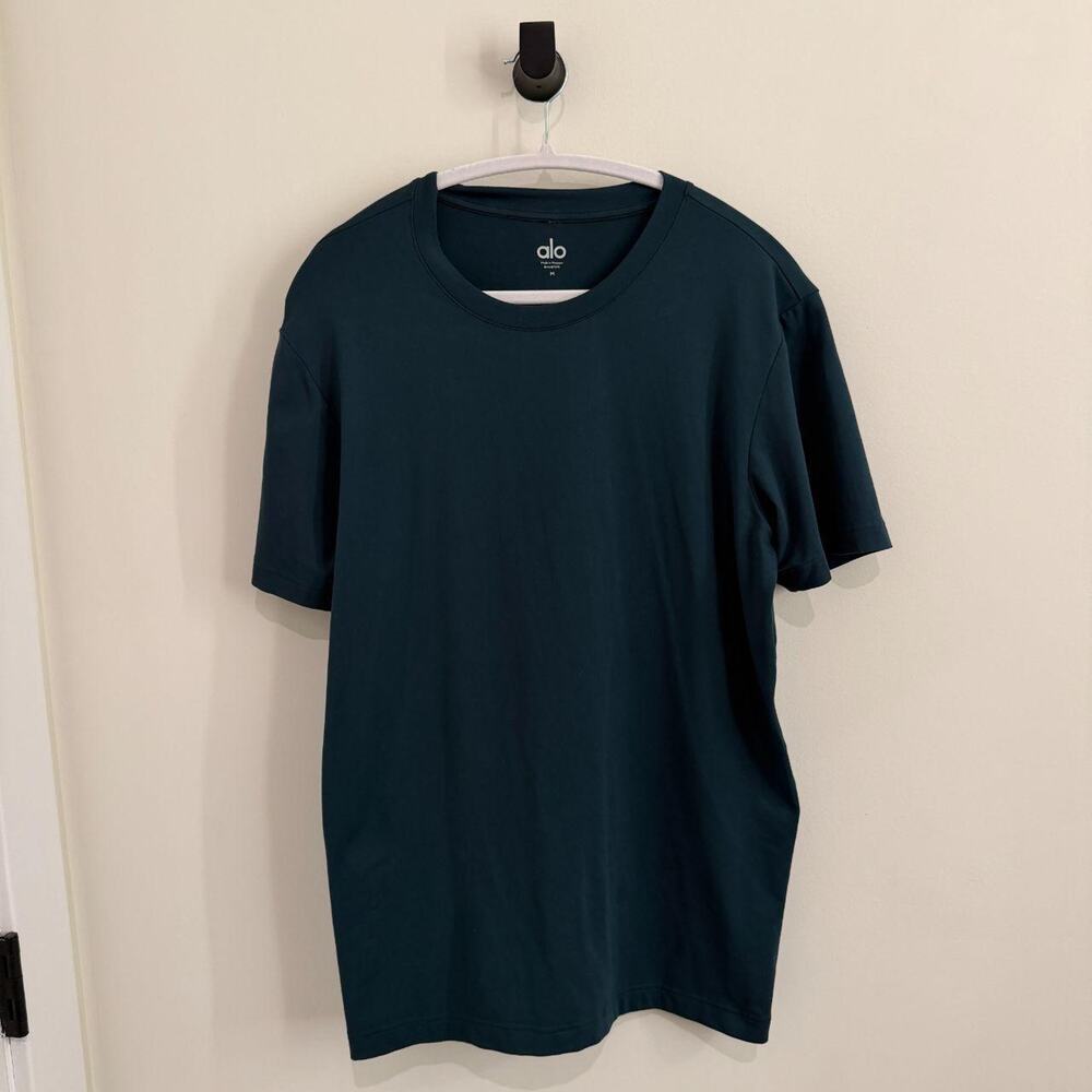 ALO Yoga Men’s conquer reform Short Sleeve Tee in Dark Green